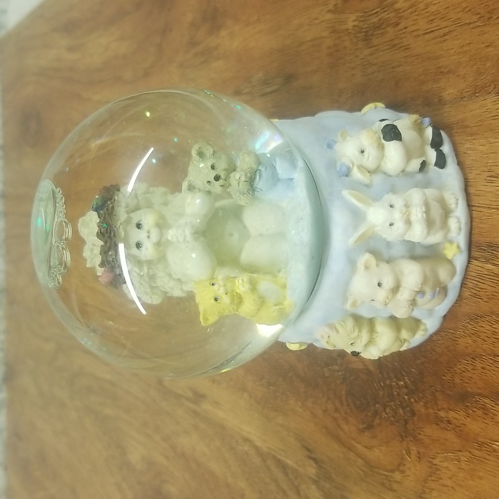 Dreamsicles snow globe westland music box